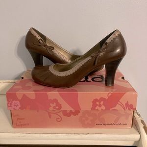 Brown NWT Lace Heels